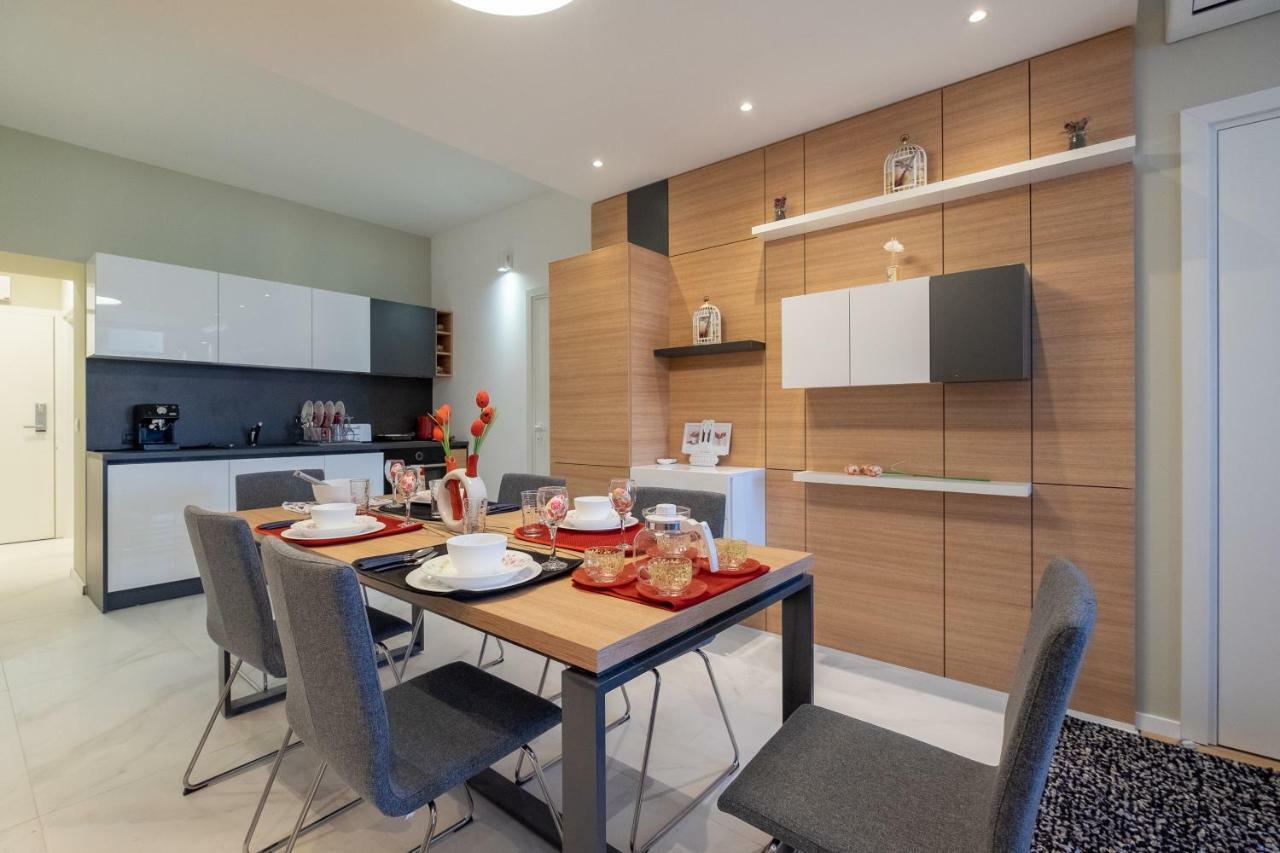 סופיה Vitosha Blvd Luxury 2-Bedroom, 2-Bathroom With Balcony מראה חיצוני תמונה