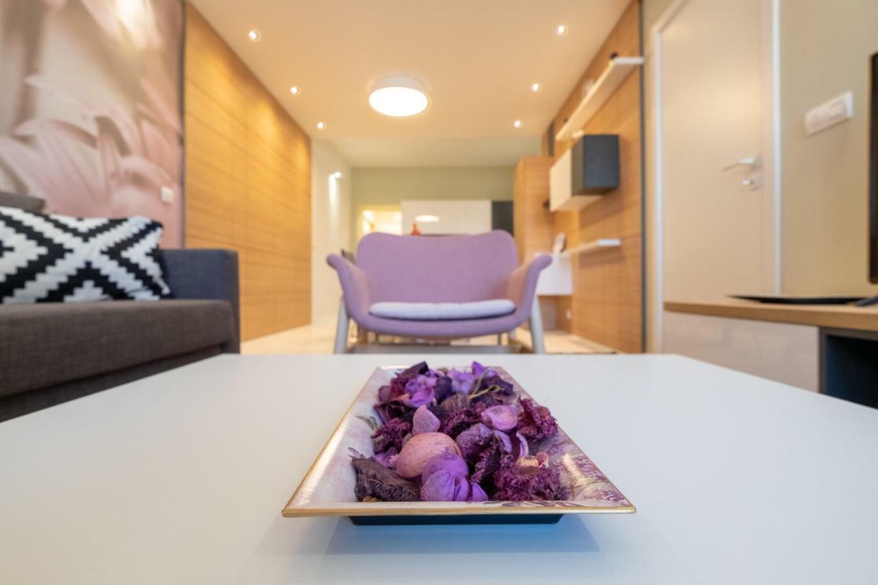סופיה Vitosha Blvd Luxury 2-Bedroom, 2-Bathroom With Balcony מראה חיצוני תמונה