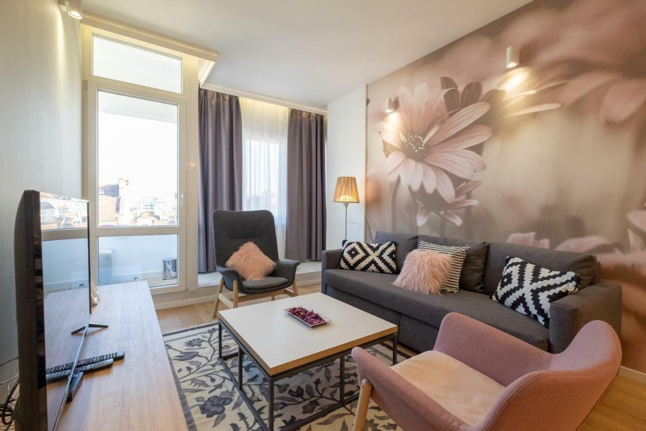 סופיה Vitosha Blvd Luxury 2-Bedroom, 2-Bathroom With Balcony מראה חיצוני תמונה