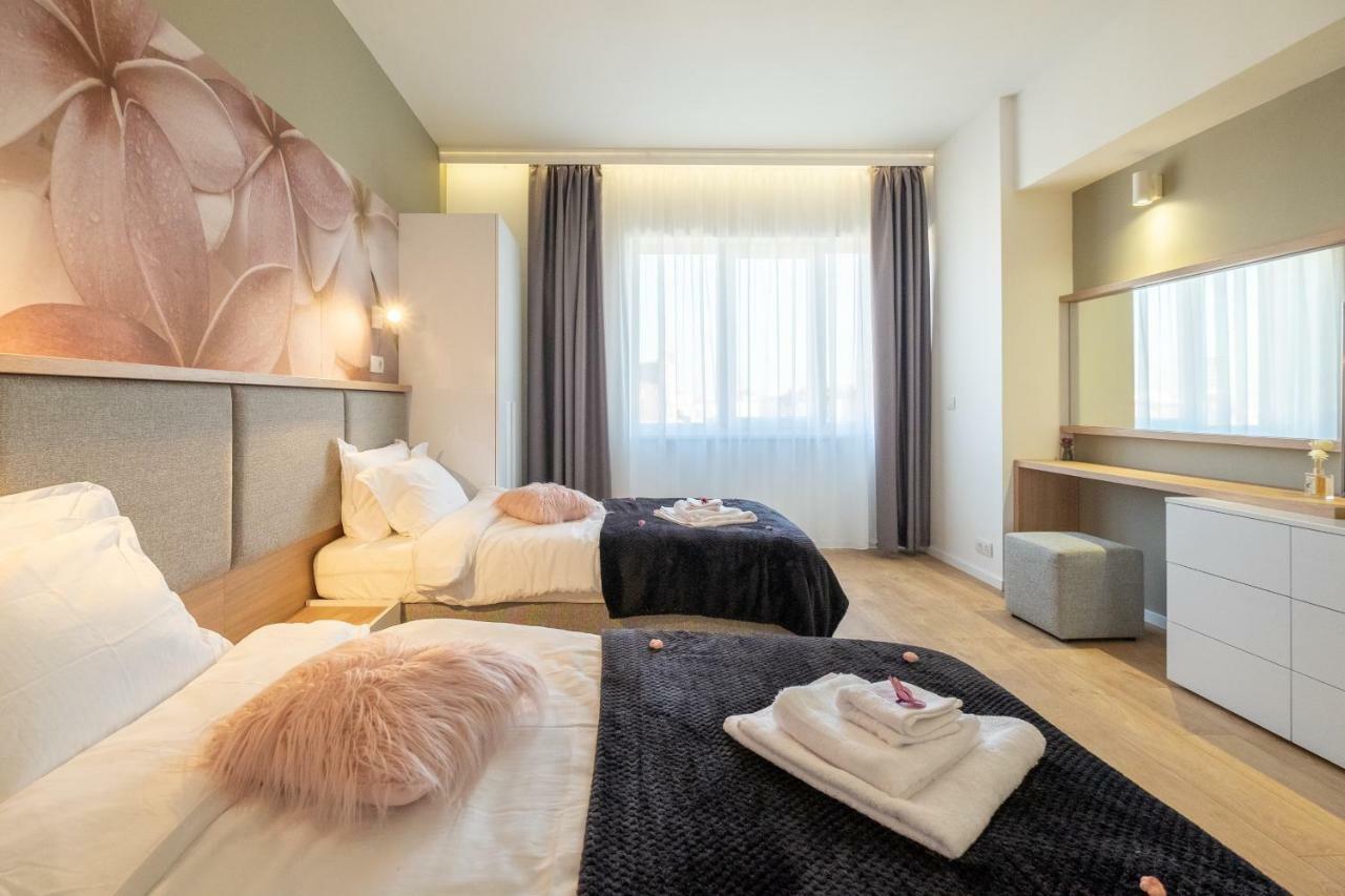 סופיה Vitosha Blvd Luxury 2-Bedroom, 2-Bathroom With Balcony מראה חיצוני תמונה