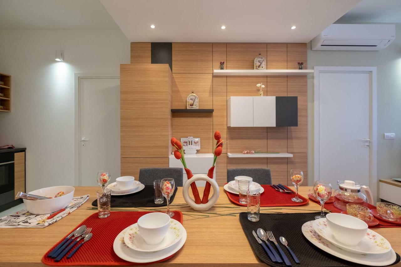 סופיה Vitosha Blvd Luxury 2-Bedroom, 2-Bathroom With Balcony מראה חיצוני תמונה