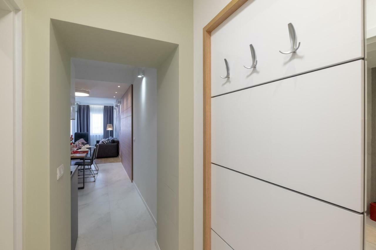 סופיה Vitosha Blvd Luxury 2-Bedroom, 2-Bathroom With Balcony מראה חיצוני תמונה