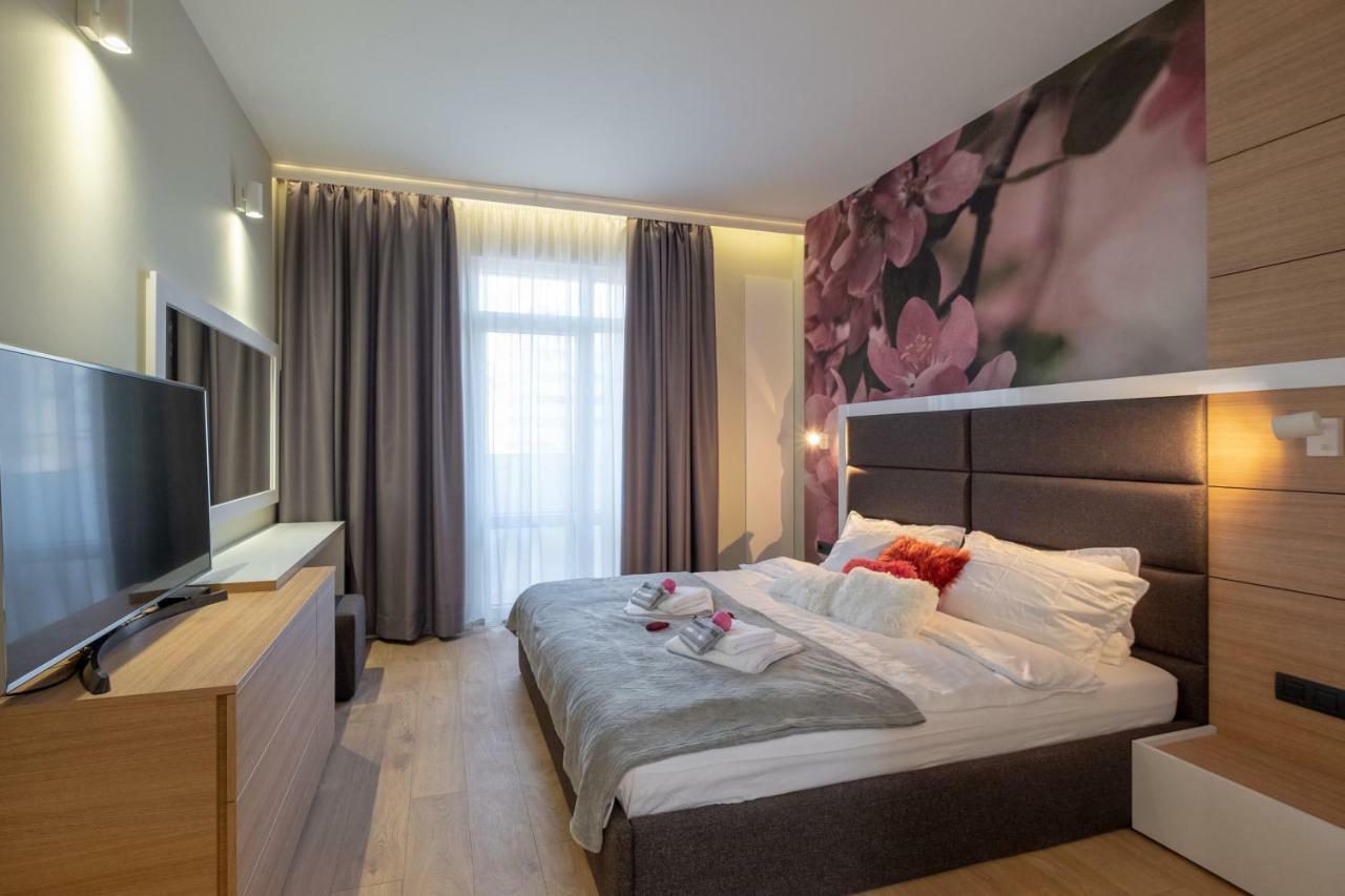 סופיה Vitosha Blvd Luxury 2-Bedroom, 2-Bathroom With Balcony מראה חיצוני תמונה