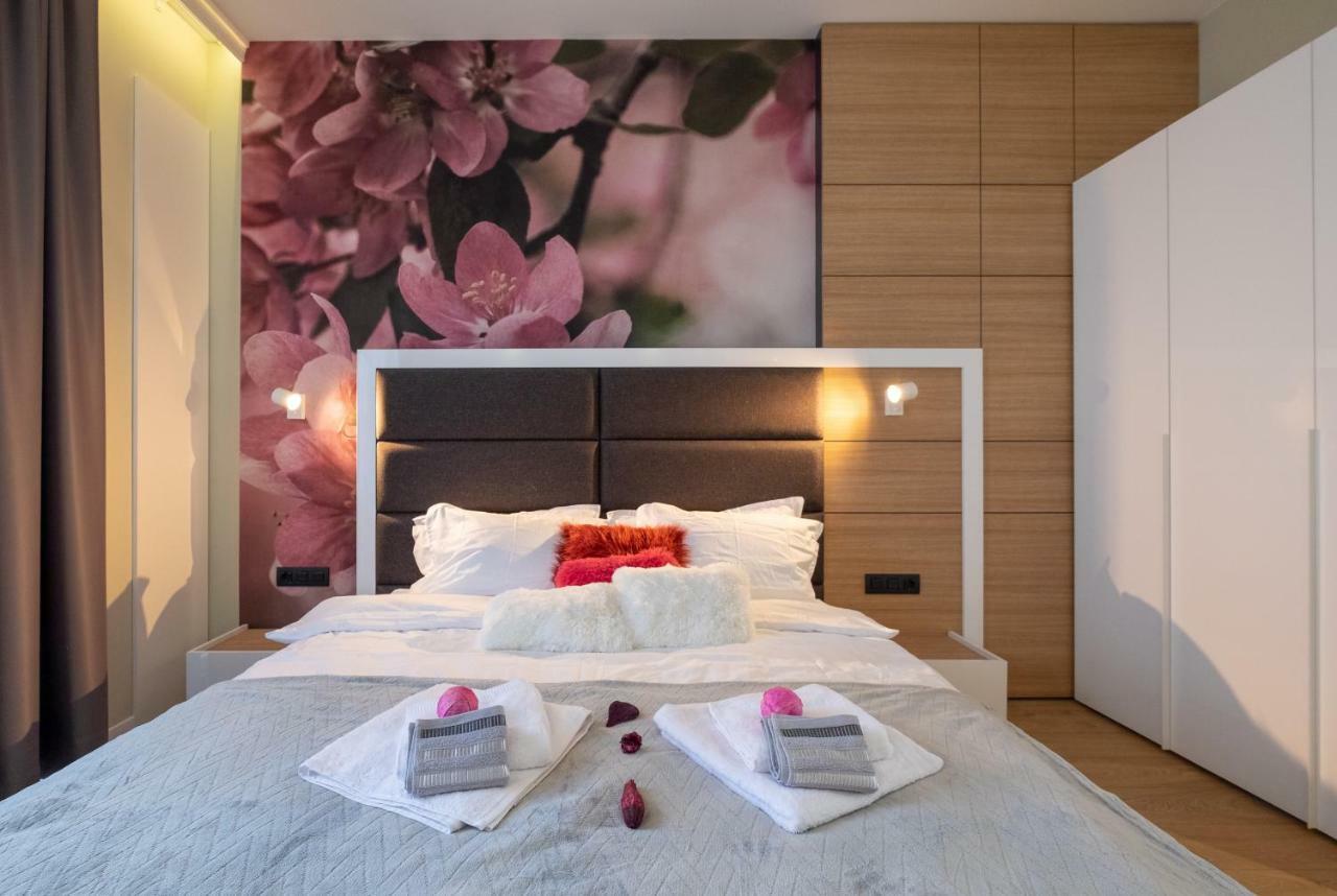 סופיה Vitosha Blvd Luxury 2-Bedroom, 2-Bathroom With Balcony מראה חיצוני תמונה