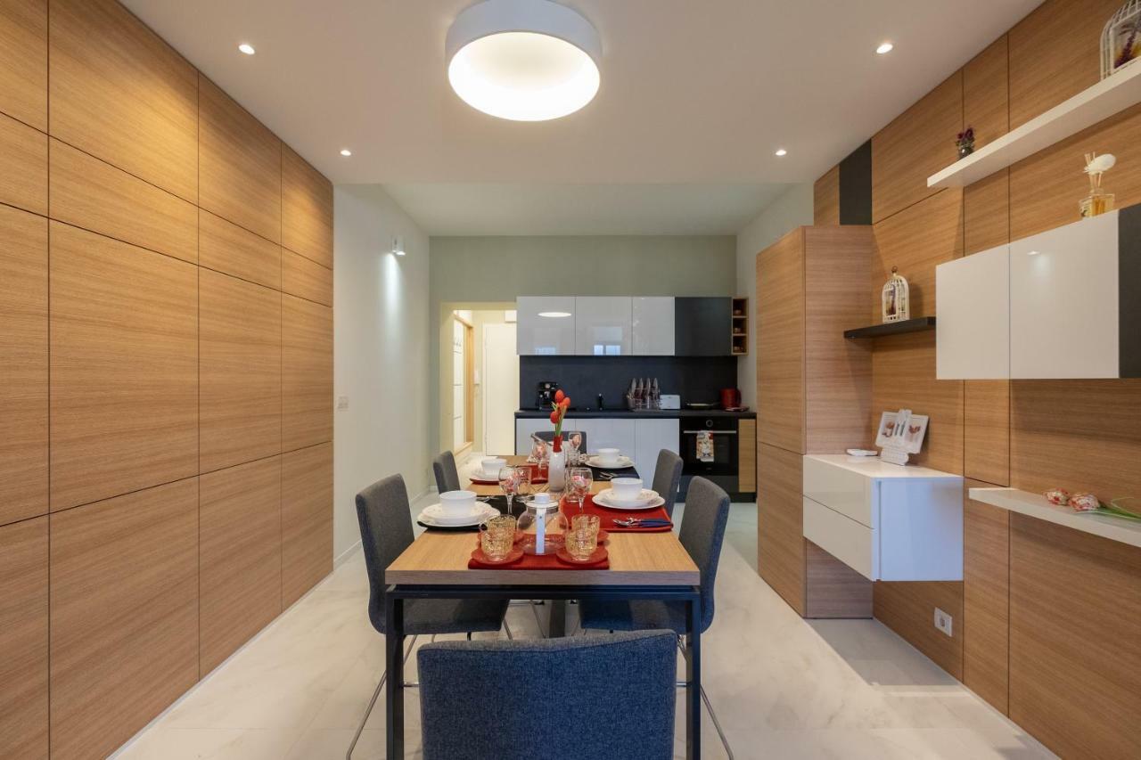 סופיה Vitosha Blvd Luxury 2-Bedroom, 2-Bathroom With Balcony מראה חיצוני תמונה