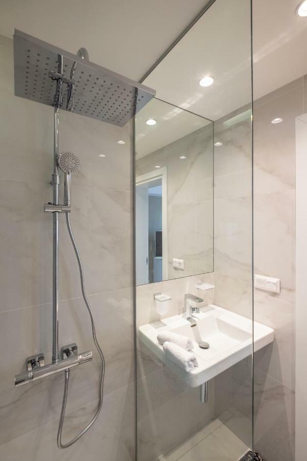 סופיה Vitosha Blvd Luxury 2-Bedroom, 2-Bathroom With Balcony מראה חיצוני תמונה