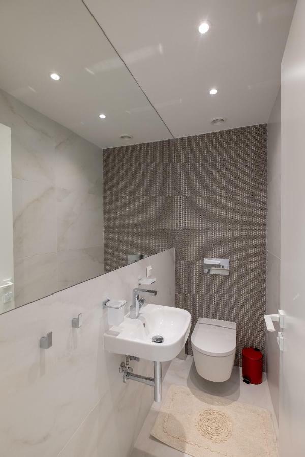 סופיה Vitosha Blvd Luxury 2-Bedroom, 2-Bathroom With Balcony מראה חיצוני תמונה