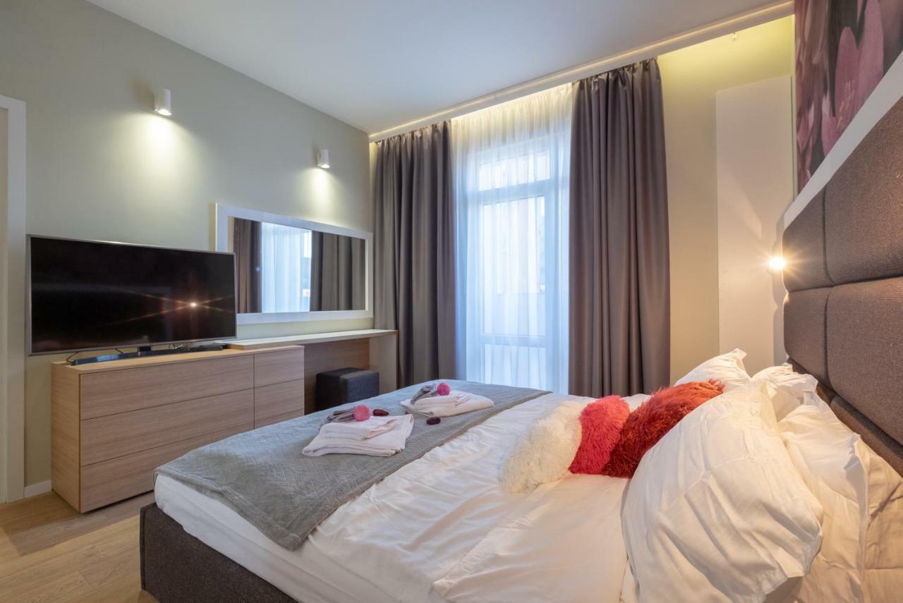 סופיה Vitosha Blvd Luxury 2-Bedroom, 2-Bathroom With Balcony מראה חיצוני תמונה